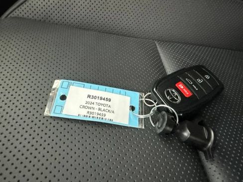 Used 2024 Toyota Crown AWD/4WD image 32