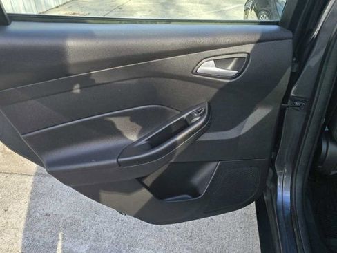 Used 2017 Ford Focus SE w/ Interior Protection Package image 26