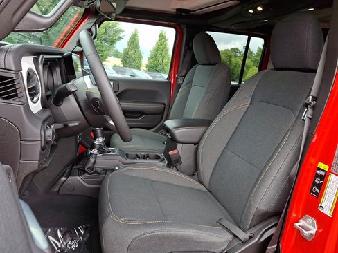 Used 2025 Jeep Wrangler Unlimited Sahara AWD/4WD image 24