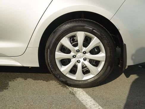 Used 2025 Toyota Corolla LE image 39