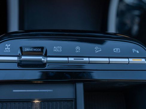 New 2025 Hyundai Tucson Limited image 32