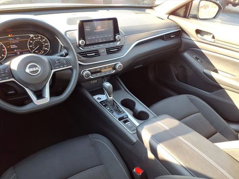 Used 2025 Nissan Altima 2.5 SV image 7