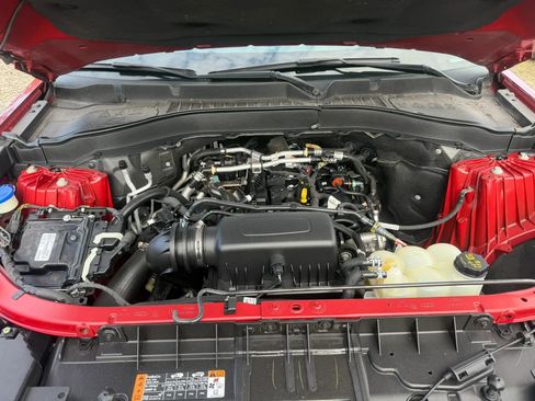 Used 2021 Ford Explorer XLT w/ Equipment Group 202A AWD/4WD image 26