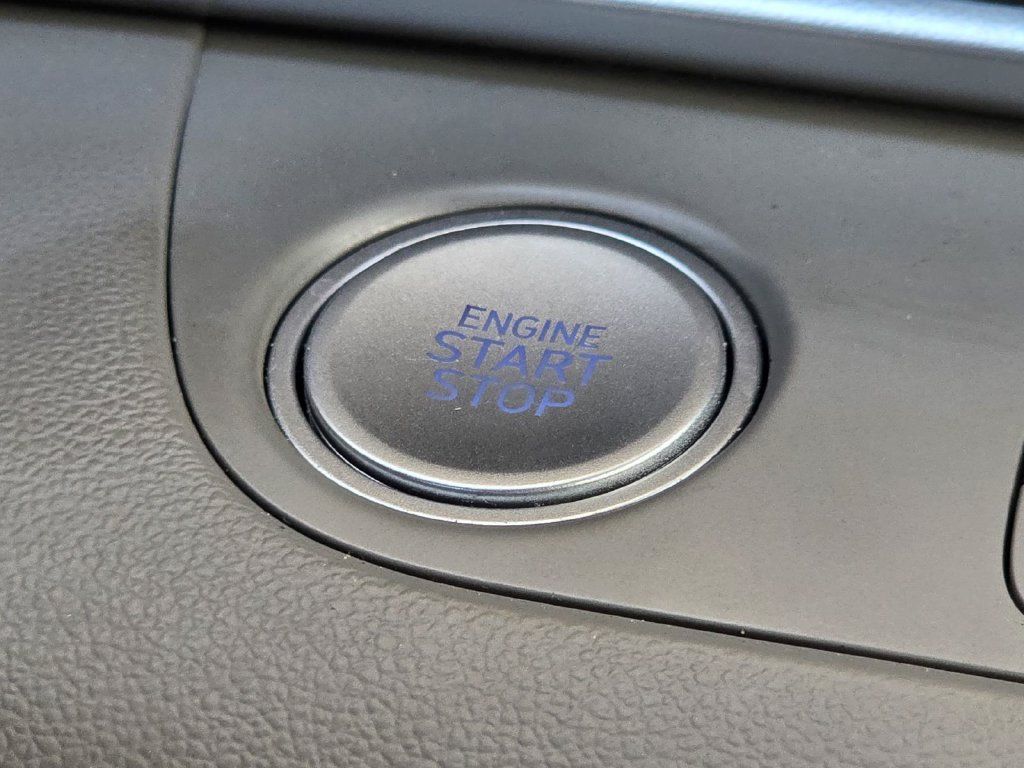 Used 2023 Hyundai Elantra SEL w/ Convenience Package FWD image 18