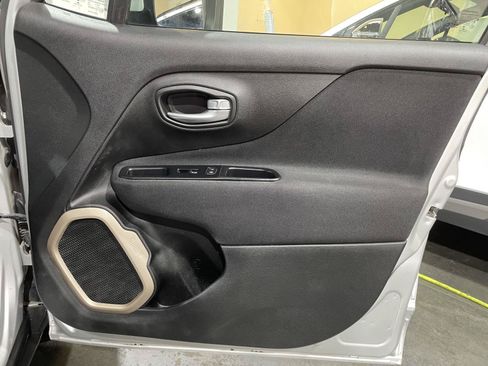 Used 2017 Jeep Renegade Latitude w/ Cold Weather Group AWD/4WD image 19