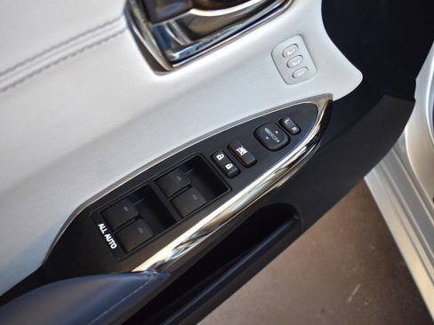 Used 2014 Toyota Avalon Limited w/ Technology Package FWD image 41