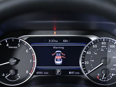 Certified 2025 Nissan Sentra SV image 15