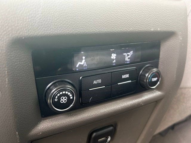 Used 2021 Chevrolet Traverse LT FWD image 38