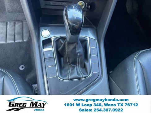 Used 2024 Volkswagen Tiguan SE w/ Panoramic Sunroof Package FWD image 21