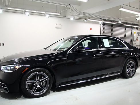 Used 2025 Mercedes-Benz S 580 4MATIC Sedan image 16