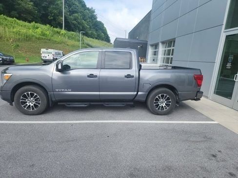 Used 2023 Nissan Titan SV w/ SV Convenience Package AWD/4WD image 4