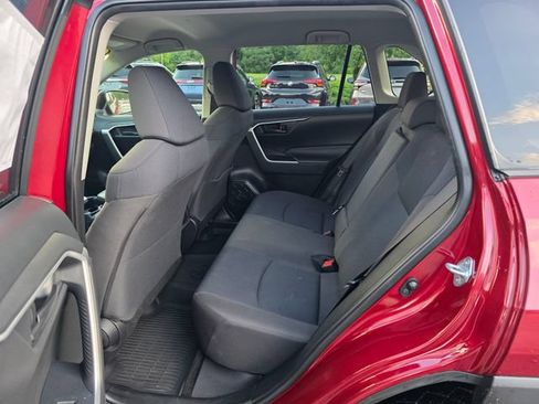 Used 2021 Toyota RAV4 LE AWD/4WD image 17