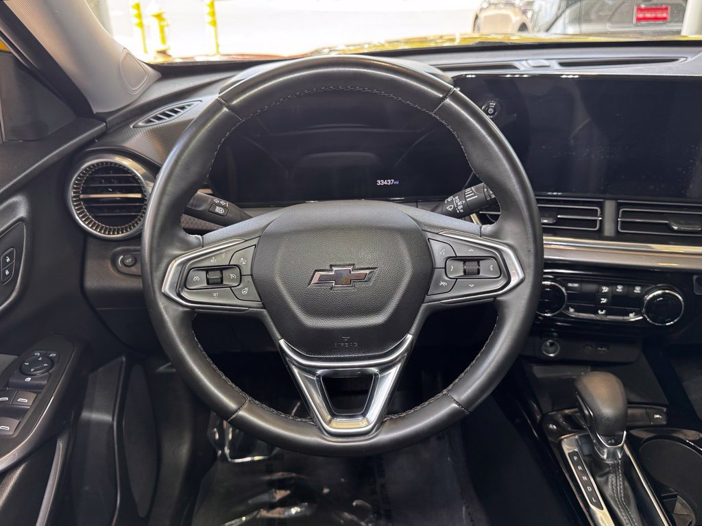 Used 2025 Chevrolet Trax ACTIV w/ Sunroof Package FWD image 16