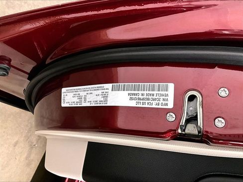 Used 2023 Chrysler Pacifica Touring-L FWD image 34