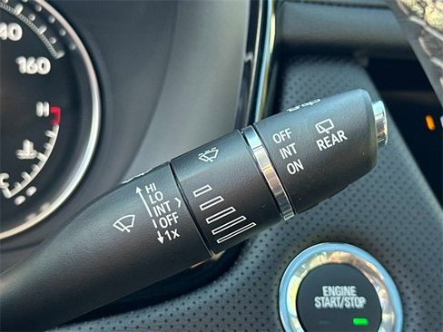 Used 2025 Cadillac XT6 Luxury image 10