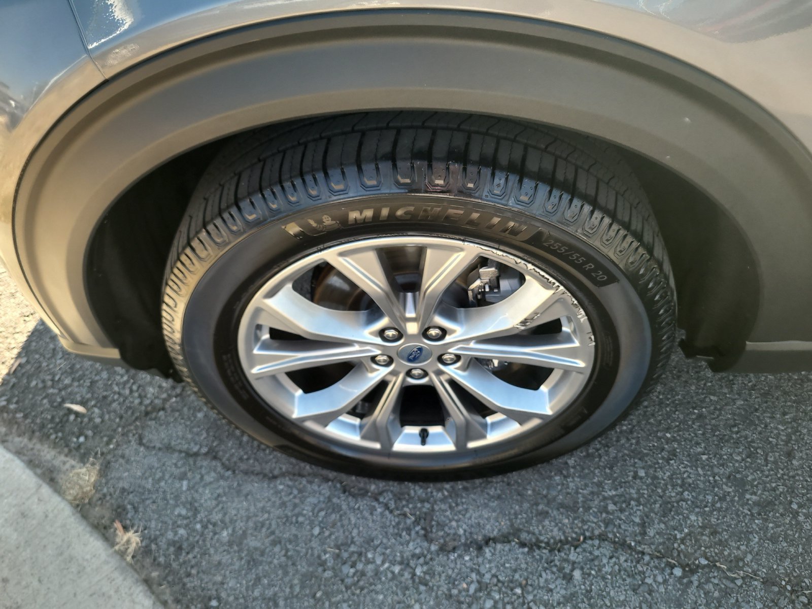 Used 2021 Ford Explorer XLT w/ Equipment Group 202A RWD image 9