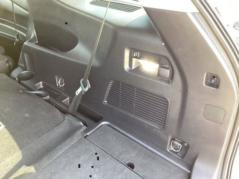 Used 2022 Ford Explorer XLT w/ Equipment Group 202A image 13