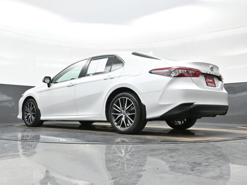 Used 2023 Toyota Camry XLE image 31
