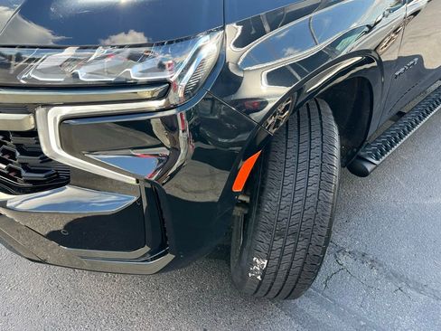Used 2021 Chevrolet Tahoe Z71 w/ Luxury Package AWD/4WD image 2