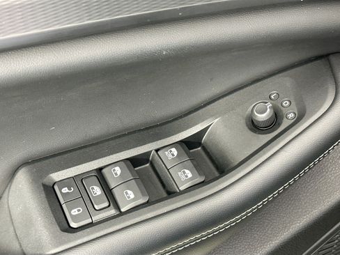 Used 2023 Jeep Grand Cherokee Laredo image 17