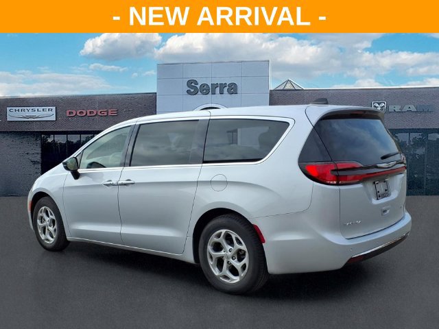 Used 2024 Chrysler Pacifica Limited FWD image 5