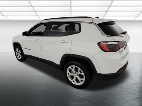 Used 2024 Jeep Compass Latitude AWD/4WD image 6