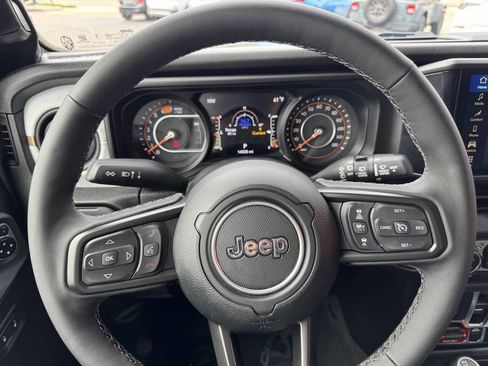 Used 2025 Jeep Wrangler Unlimited Sport image 19