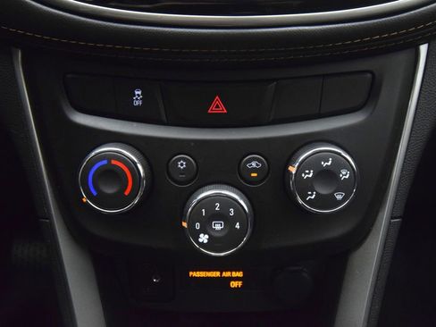 Used 2022 Chevrolet Trax LT w/ Driver Confidence Package AWD/4WD image 33