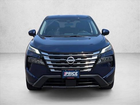 Used 2025 Nissan Rogue SV FWD image 2