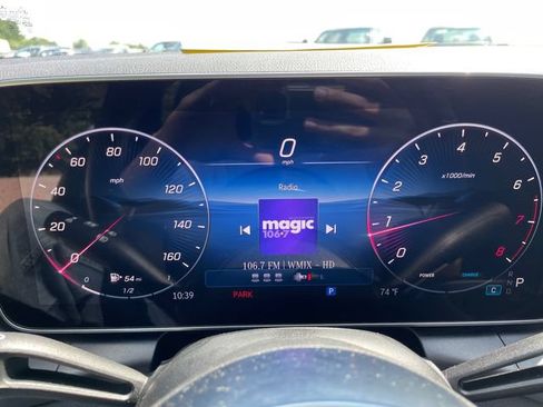 Used 2025 Mercedes-Benz GLC 300 4MATIC image 28