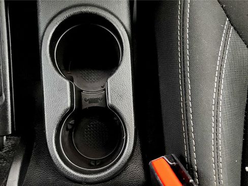 Used 2018 Jeep Wrangler Sahara w/ Connectivity Group image 23