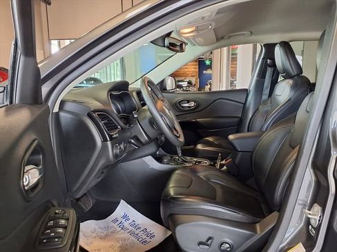 Used 2023 Jeep Cherokee Altitude Lux image 16