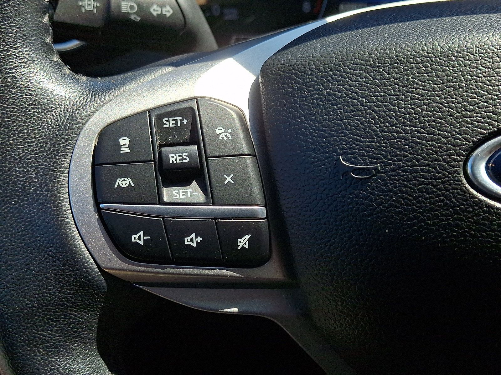 Used 2023 Ford Explorer XLT w/ Equipment Group 202A AWD/4WD image 41