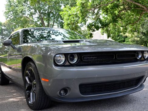 Used 2019 Dodge Challenger SXT w/ Blacktop Package RWD image 4