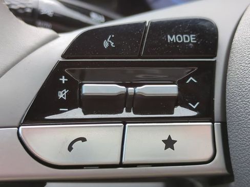 Certified 2025 Hyundai Elantra SEL FWD image 30