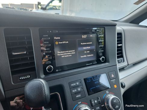 Used 2020 Toyota Sienna LE FWD image 44