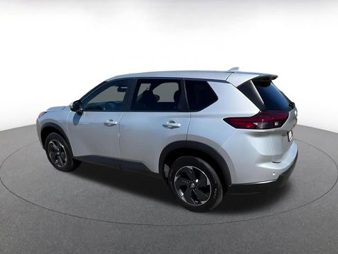 Used 2024 Nissan Rogue SV image 10