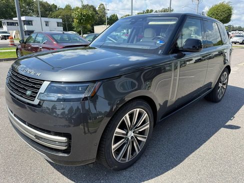 Used 2023 Land Rover Range Rover SE AWD/4WD image 3