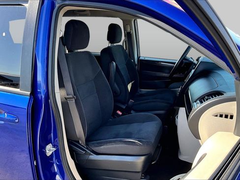 Used 2018 Dodge Grand Caravan SE w/ UConnect Hands-Free Group FWD image 7