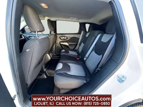 Used 2017 Jeep Cherokee Sport AWD/4WD image 16