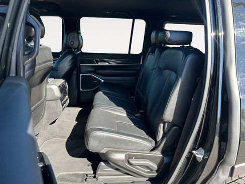 Used 2022 Jeep Wagoneer Series II image 23