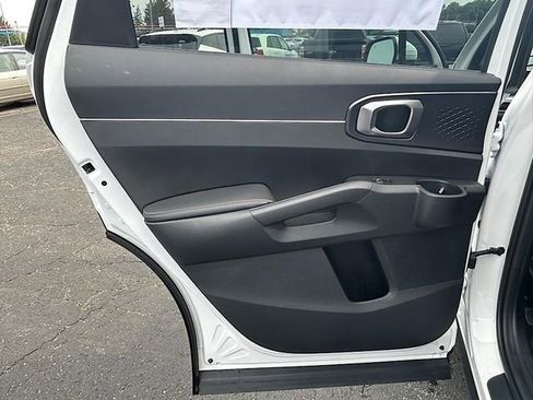 New 2025 Kia Sorento S image 24
