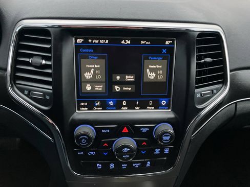 Used 2018 Jeep Grand Cherokee Limited image 16