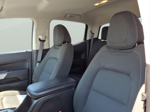 Used 2021 Chevrolet Colorado LT w/ Safety Package RWD image 18
