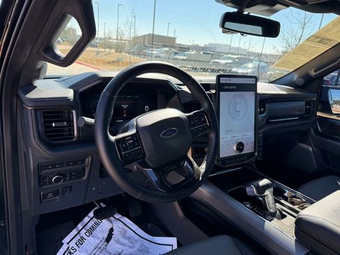 Used 2022 Ford F150 Lightning Lariat image 12