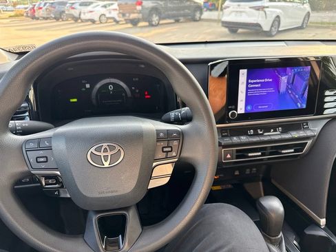 Used 2025 Toyota Camry LE FWD image 39