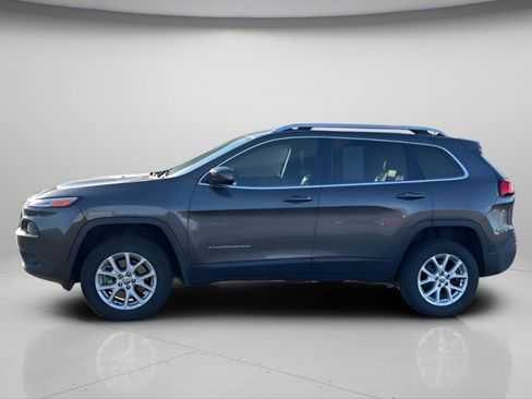 Used 2018 Jeep Cherokee Latitude Plus image 8