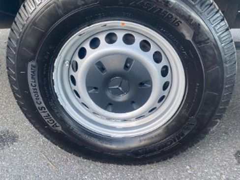 Used 2022 Mercedes-Benz Sprinter 2500 image 25