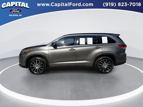 Used 2017 Toyota Highlander SE FWD image 5