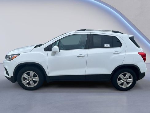 Used 2017 Chevrolet Trax LT w/ LT Convenience Package FWD image 4